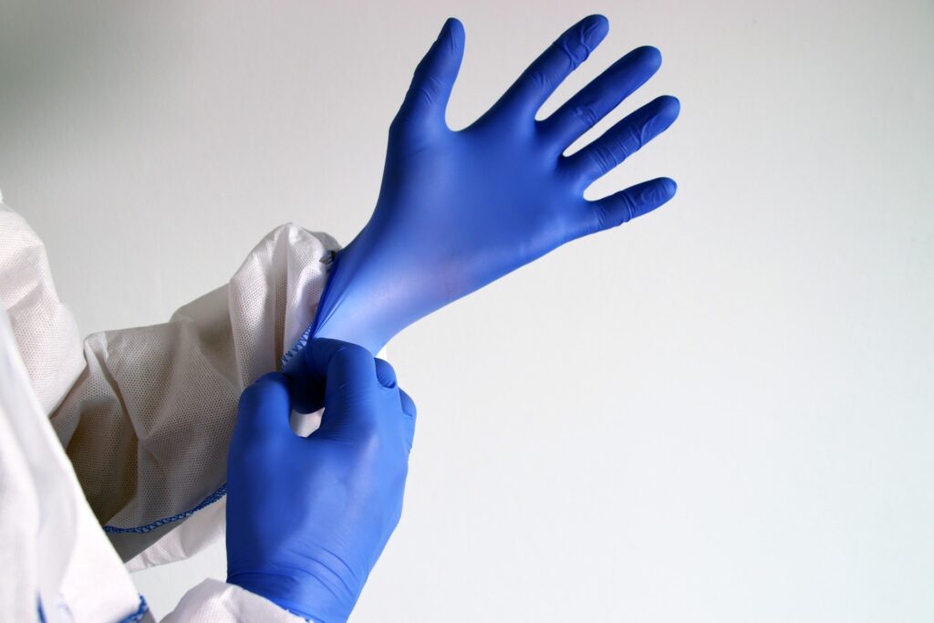 Wann muss man medizinische Handschuhe tragen